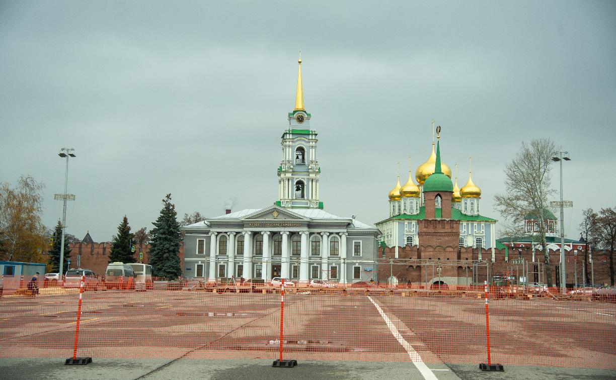 Тула площадь. Площадь Ленина 5. Снегурочка в Туле на площади Ленина фото. Фото Ленина через двор на площади Ленина.