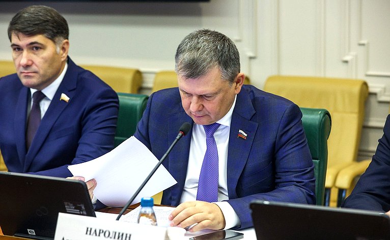 Александр Наролин