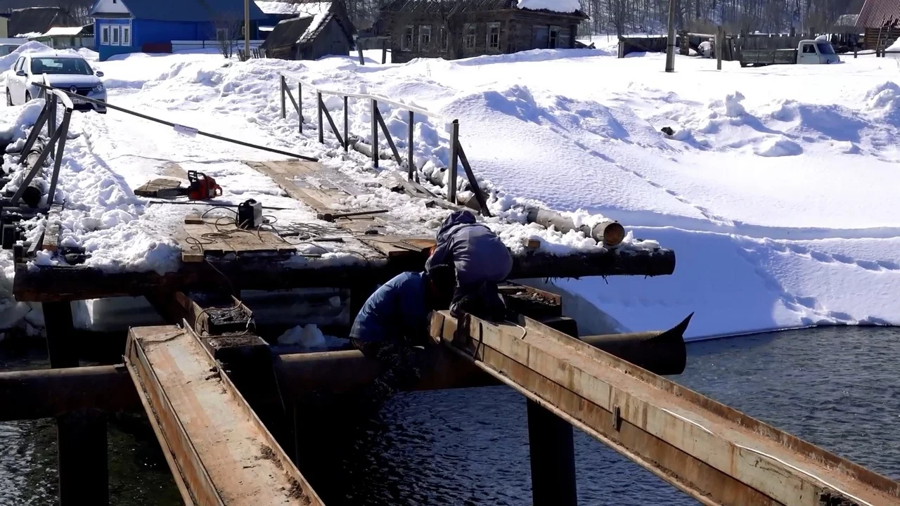 В Челябинской области оперативно восстановили рухнувший в поселке мост