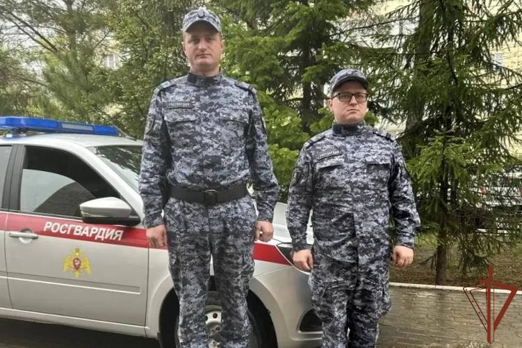 На Южном Урале росгвардейцы спасли пенсионерку из задымлённой квартиры