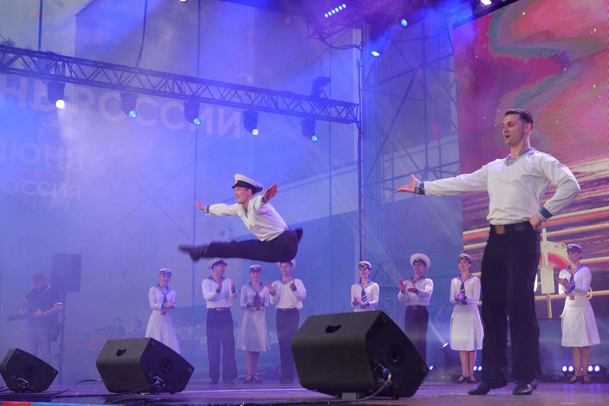 Донбасс выступление. Ансамбль песни и пляски. Донбасс выступление. Песенно танцевальный коллектив. Песенно танцевальный коллектив.