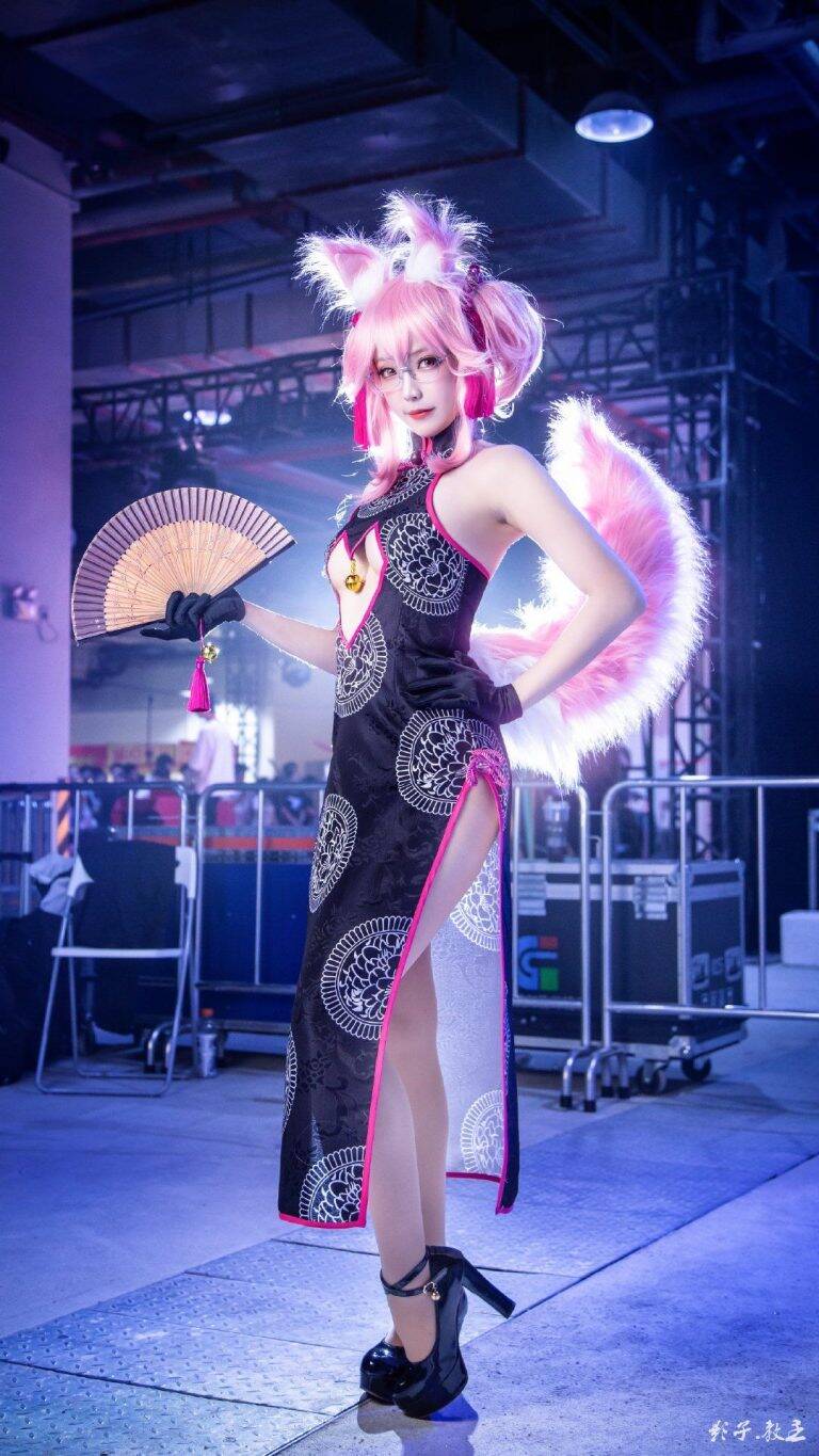 ely cosplay 768x1365 1