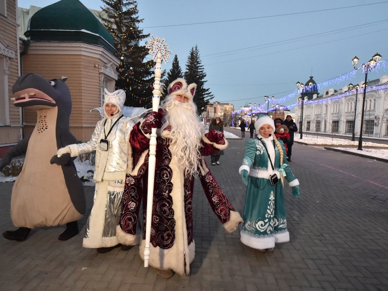 Новый год в омске. Новогодние развлечения. Новый год на улице. Новогодние персонажи. Новый год в Сибири.