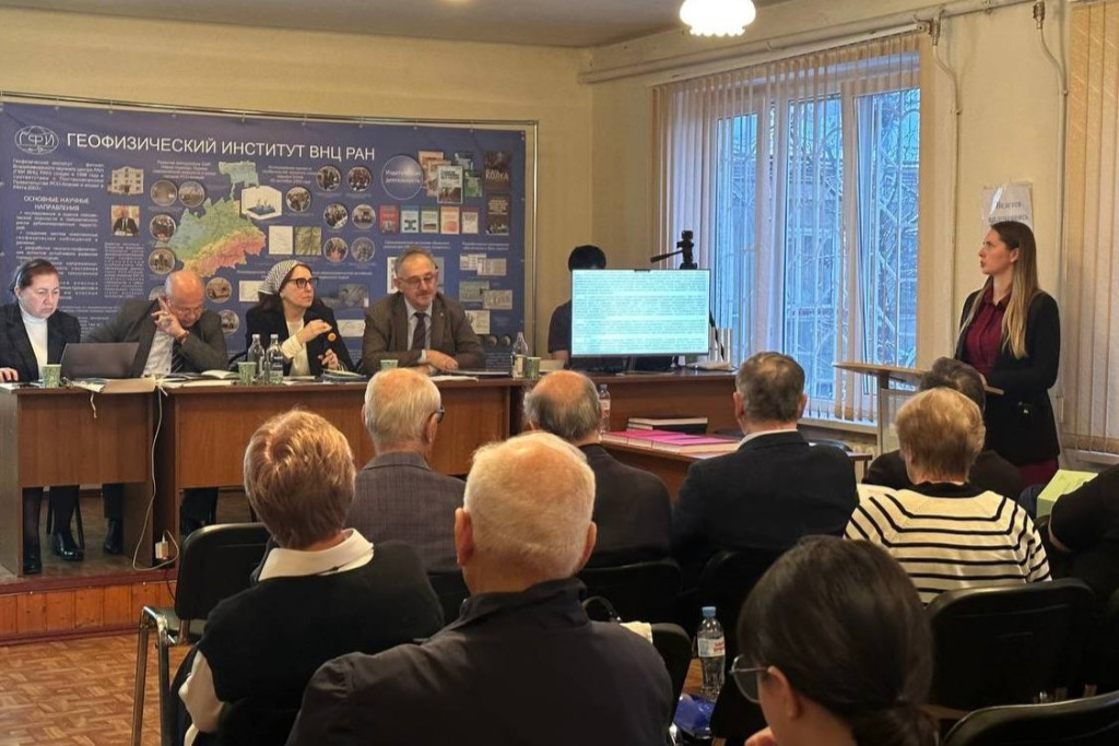 2-Поздравляем Александру Никифорову и Марию Сафонову с успешной защитой кандидатских диссертаций!