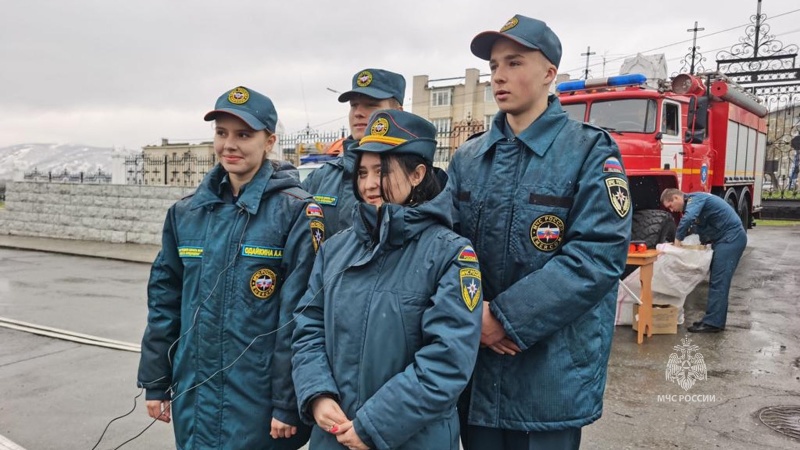 Учащиеся кадетских классов МЧС России приняли участие в организации патриотической игры-викторины