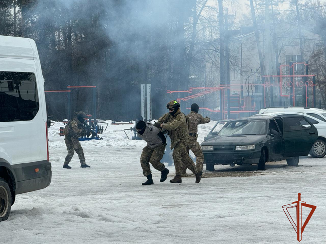 В Новосибирской области сотрудники и военнослужащие Росгвардии приняли участие в военно-патриотическом форуме 