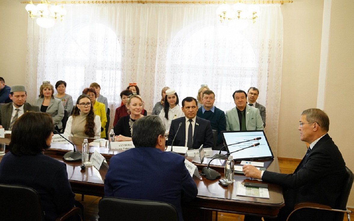 Встреча Радия Хабирова с представителями татарской общественности