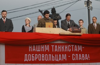 Впервые в Челябинске состоялась историческая реконструкция отправки на фронт добровольцев-танкистов