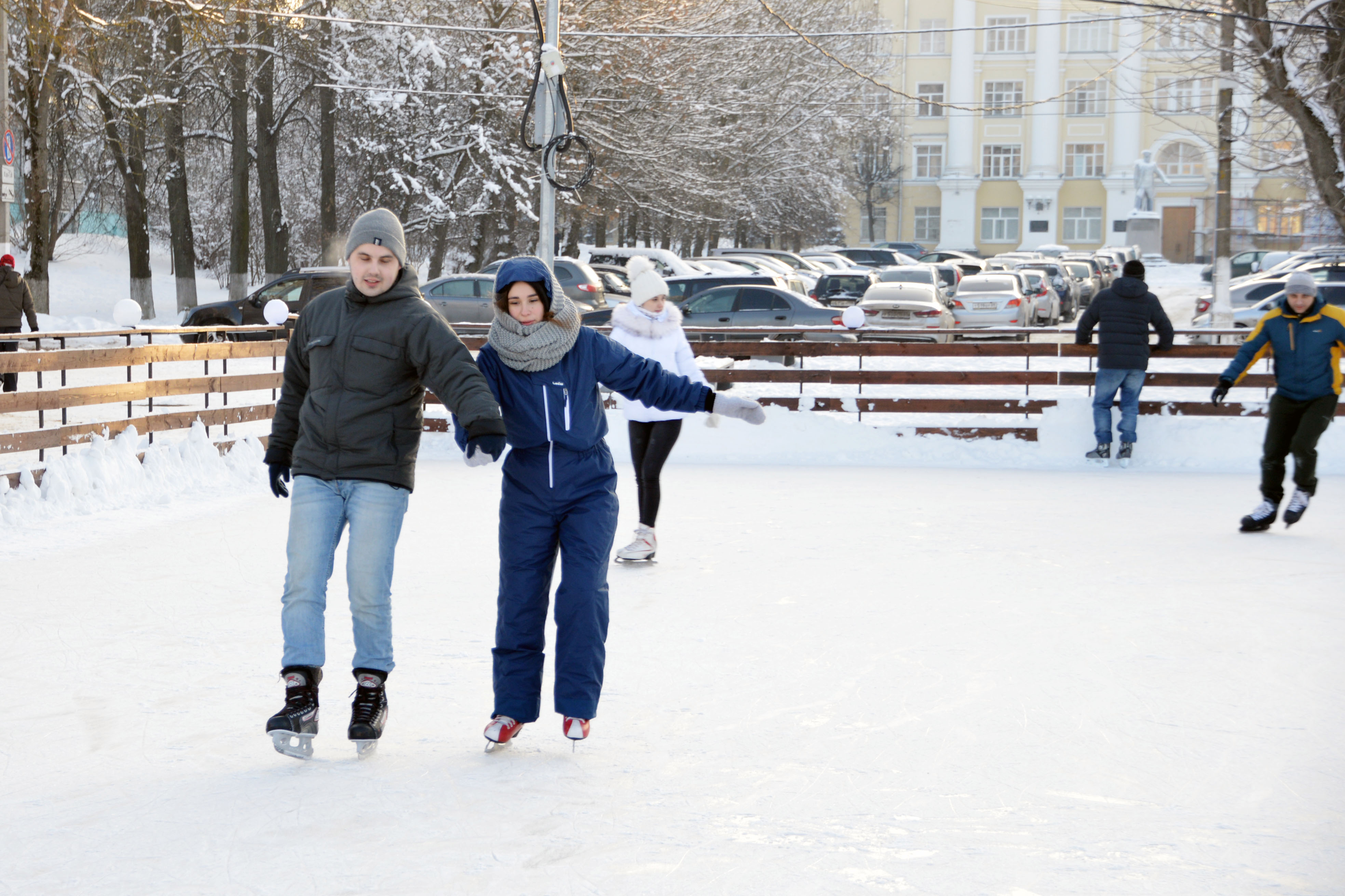 Каток в юбилейном парке