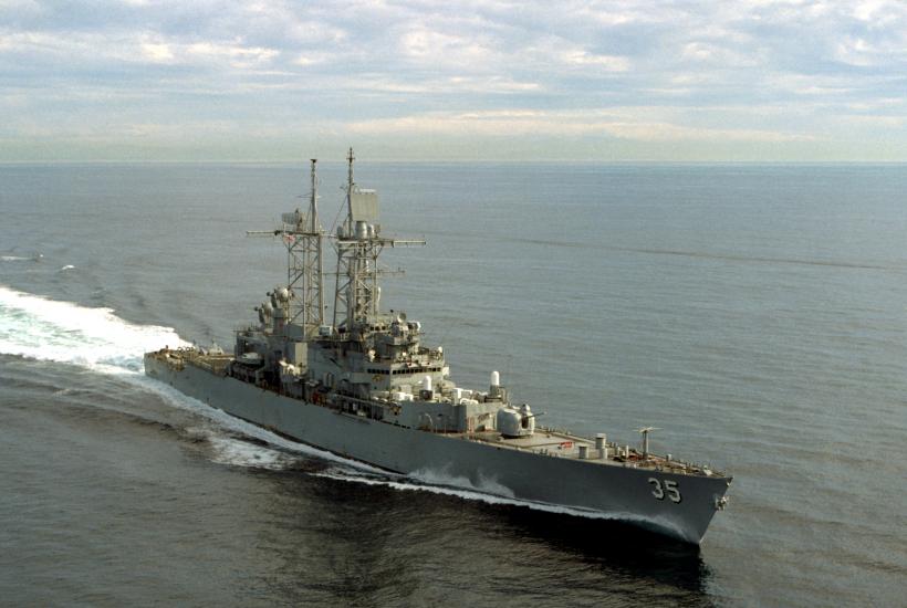 USS Truxtun (CGN-35) underway in the Pacific Ocean on 3 January 1989 (6450110)