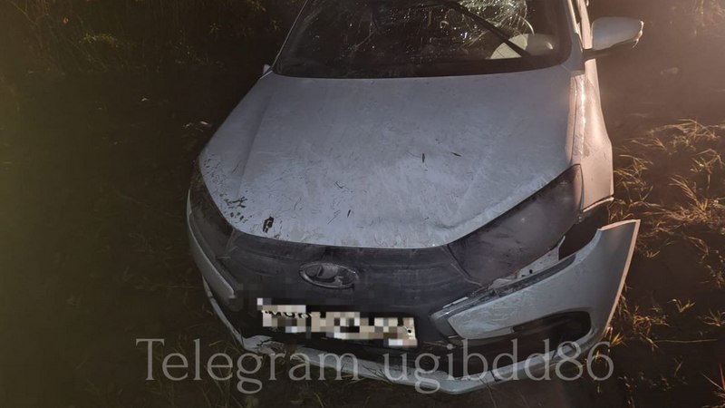 Не справился с управлением и вылетел на обочину водитель в Югре