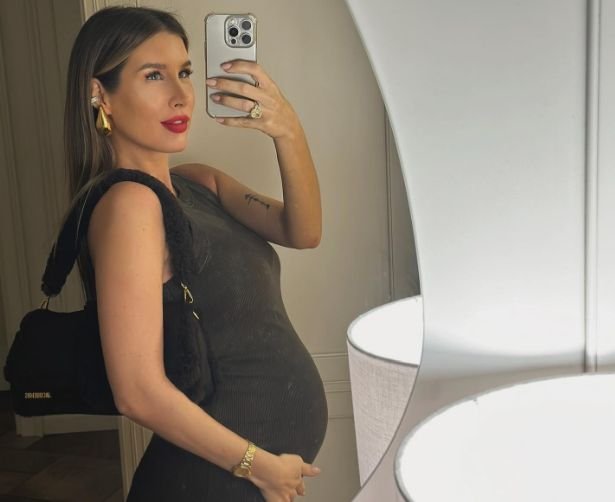 Беременная Кети Топурия покинула Россию незадолго до родов
