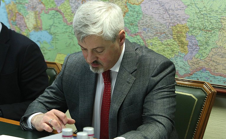 Заместитель Председателя СФ Юрий Воробьев провел совещание в рамках работы Межпарламентской комиссии по сотрудничеству Федерального Собрания РФ и Национального Собрания Республики Армения
