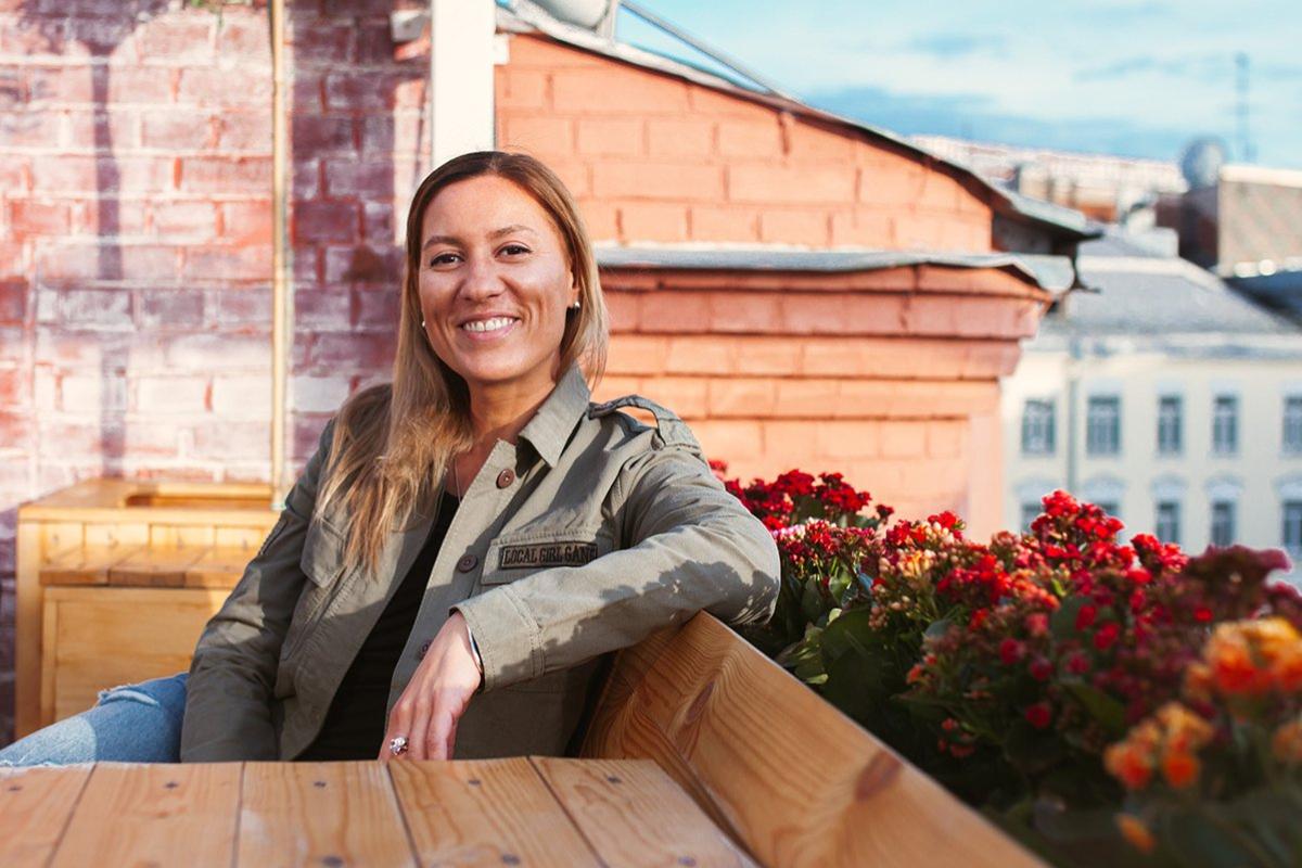 «Русские люди потрясли рабством и мерзостью». Автор сериала «Аутсорс» выстрелила русофобией. Золотая интеллигенция ненавидит Россию?