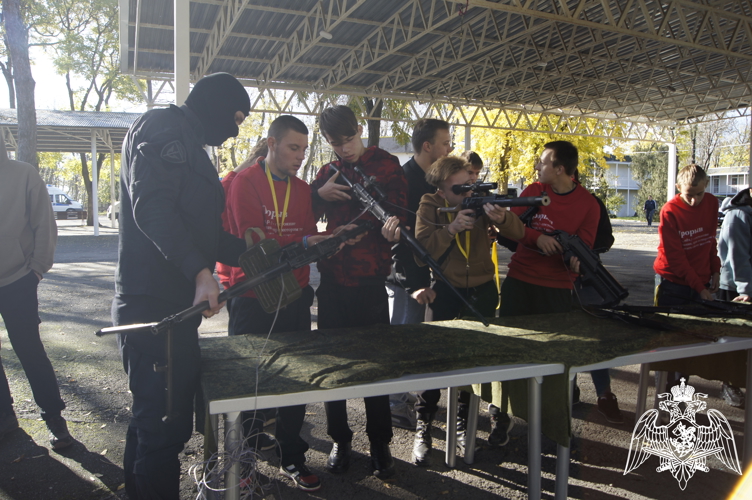 Росгвардейцы встретились с подростками Ростовской области