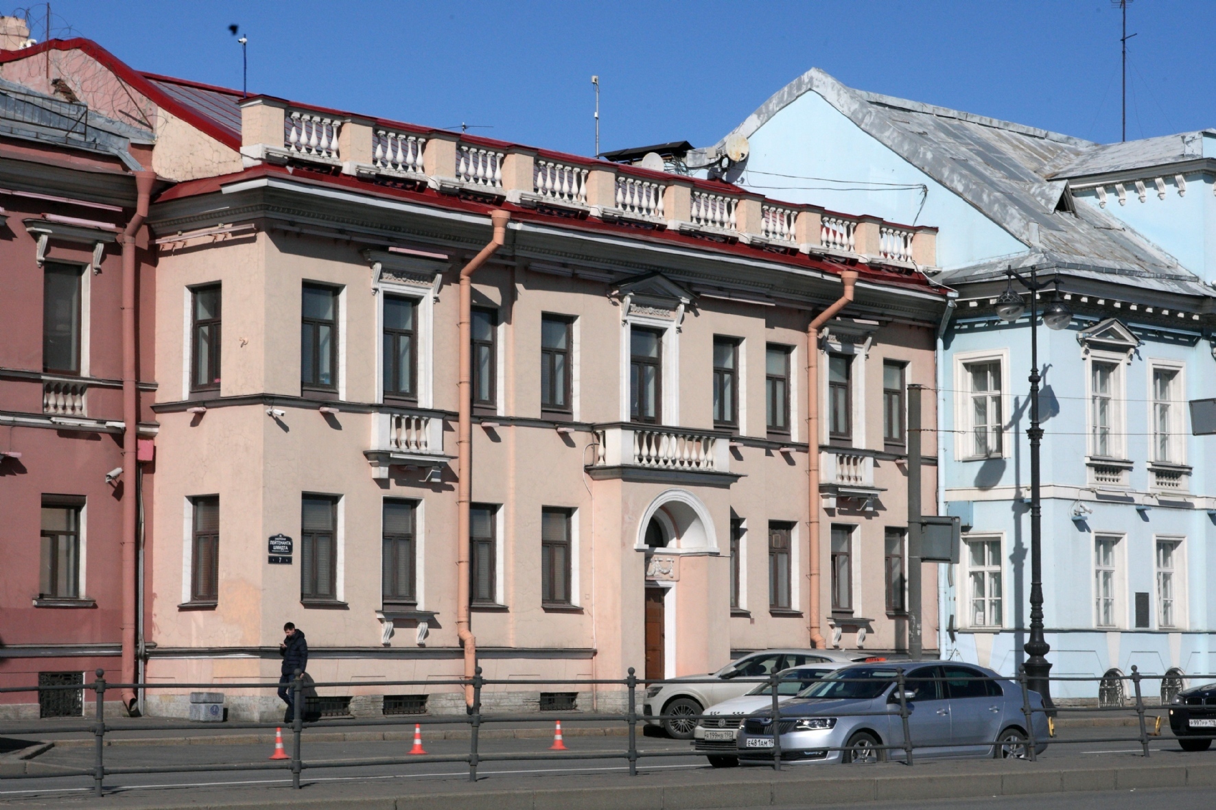 Офис ООО «Конкорд Менеджмент и Консалтинг» на набережной Лейтенанта Шмидта в Санкт-Петербурге