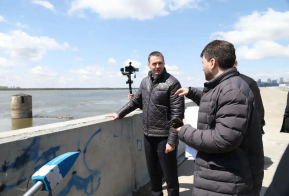Дмитрий Демешин поручил депутату Госдумы Максиму Иванову курировать благоустройство дамбы в Хабаровске