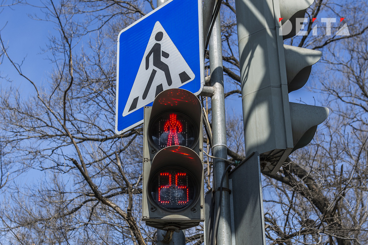 Светофор владивосток. Новые дорожные знаки. Владивосток умные светофоры. Светофор на Фадеева Владивосток.