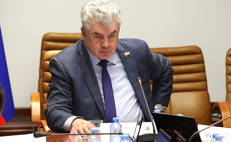 Виктор Бондарев