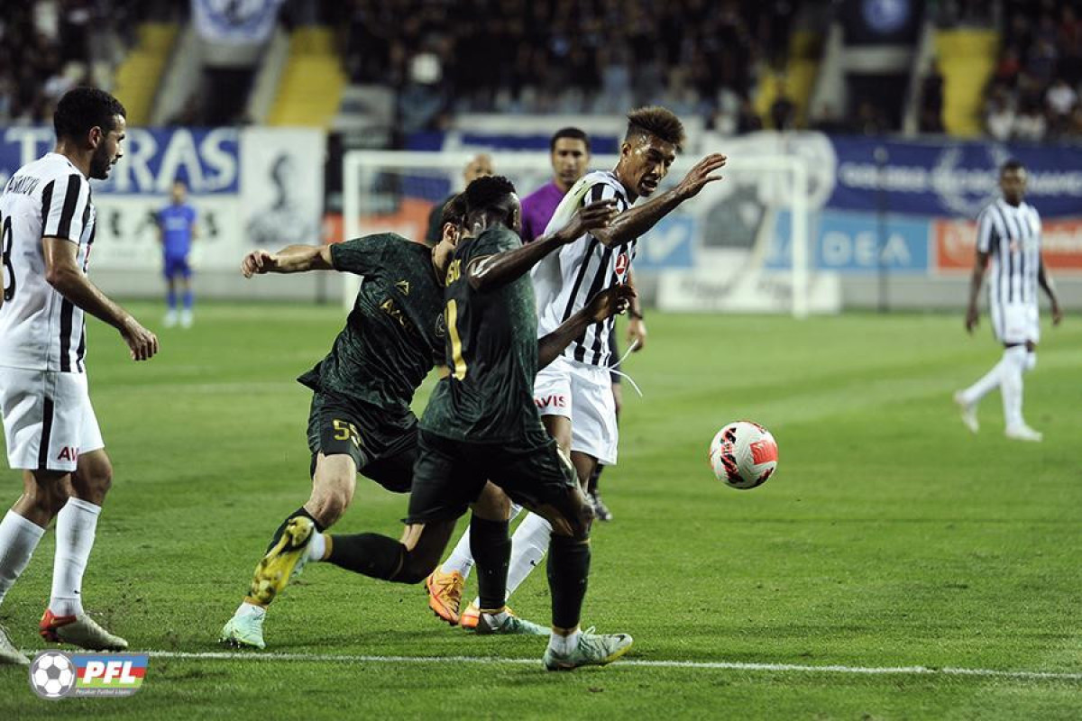 нефтчи карабах. галатасарай карабах. карабах матч счет. матч карабах. арцахский футболист.