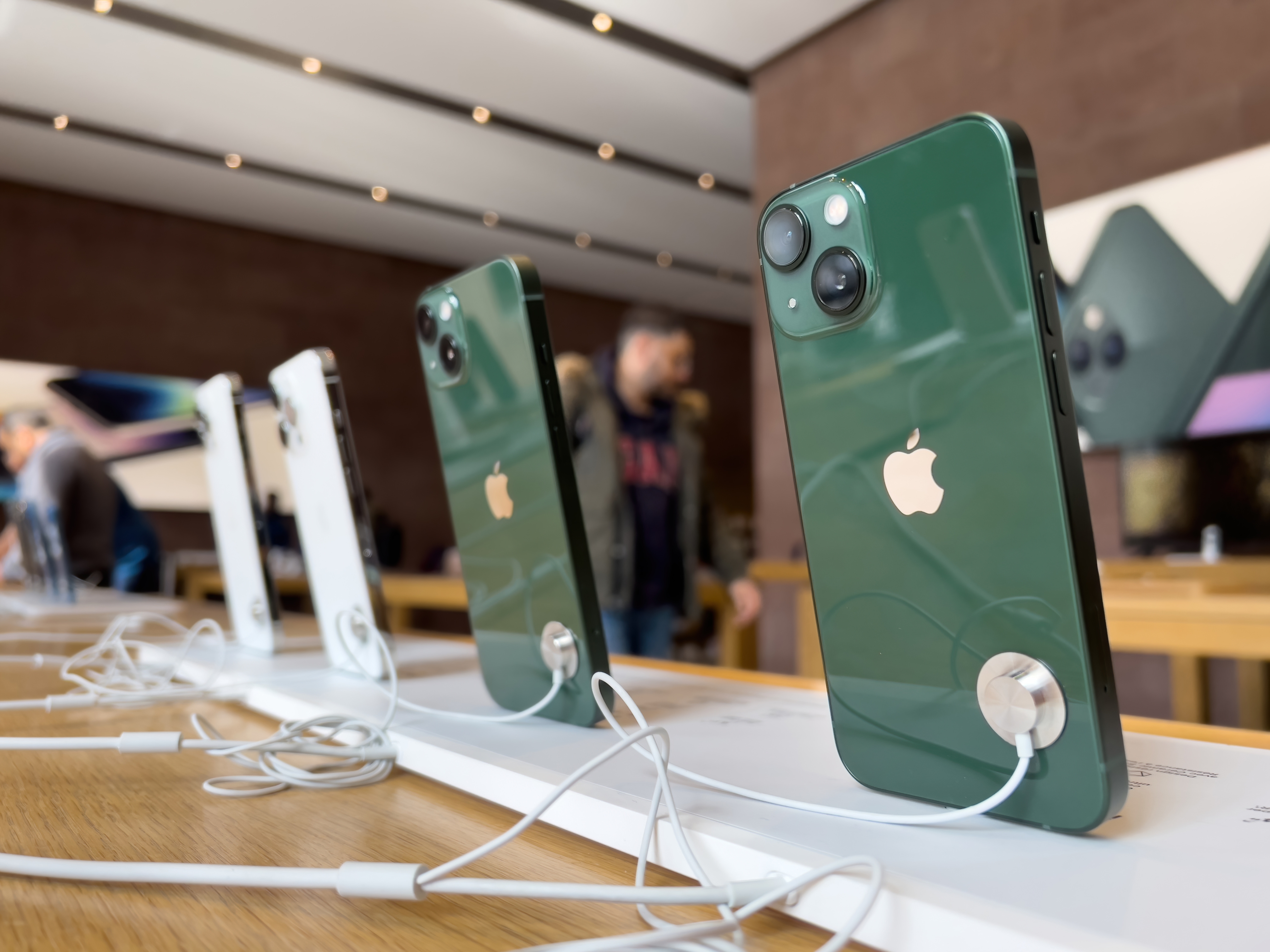 Apple iphone 13 зеленый. Iphone 13 Alpine Green. Новый айфон. Iphone зеленый. Iphone 11 зеленый.