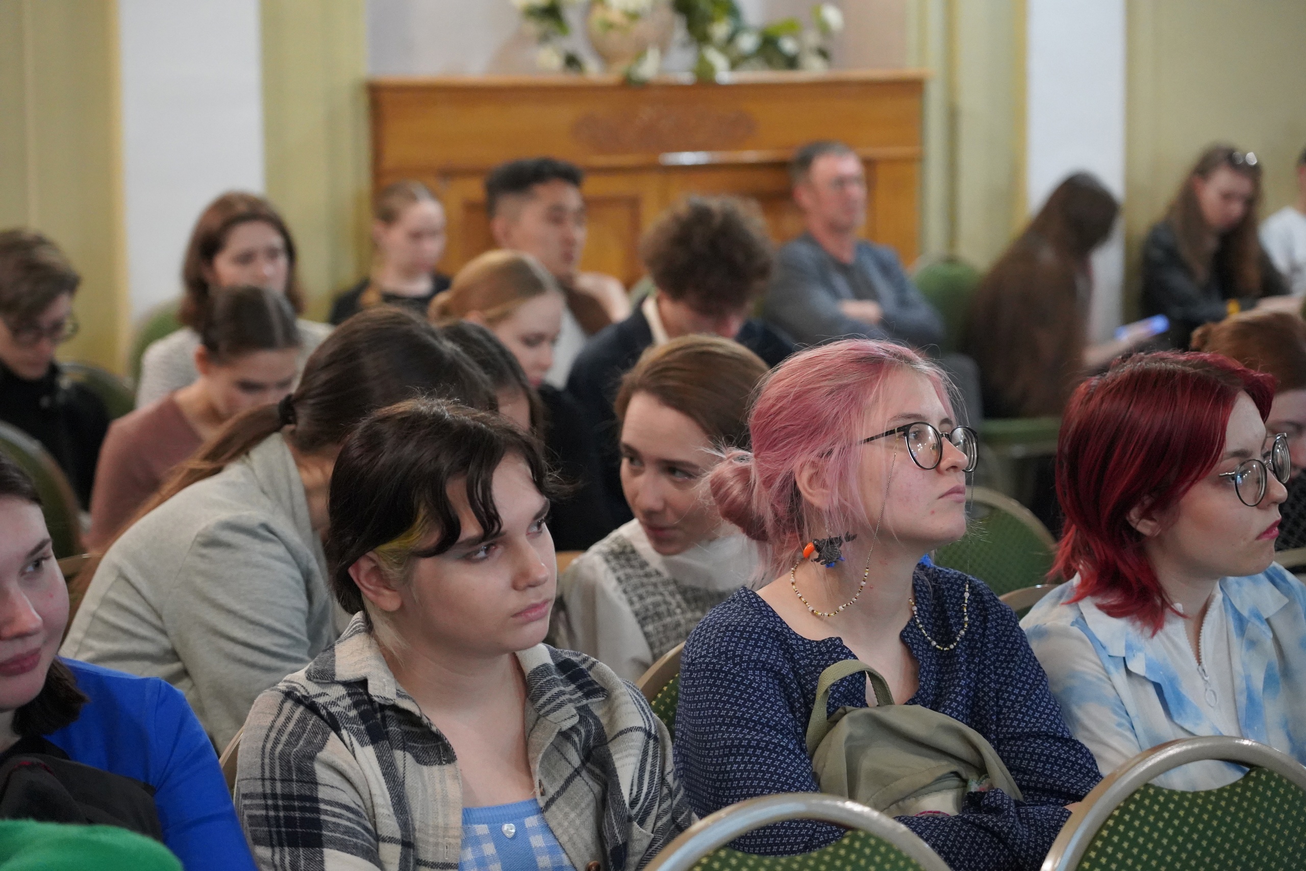 Размер читального зала. Линейка в актовом зале. Зал прошла неделя. Зал прошла неделя. Лекция недели.