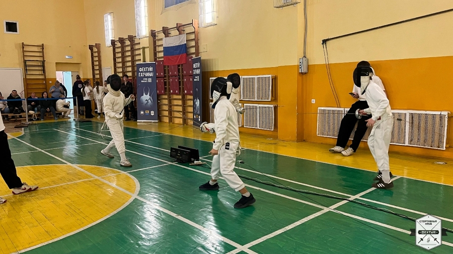 В Гатчине соревновались юные фехтовальщики