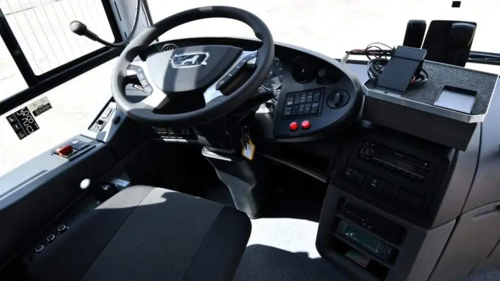 «Лиепайский автопарк» отменил в понедельник 33 автобусных рейса, и в Ригу тоже