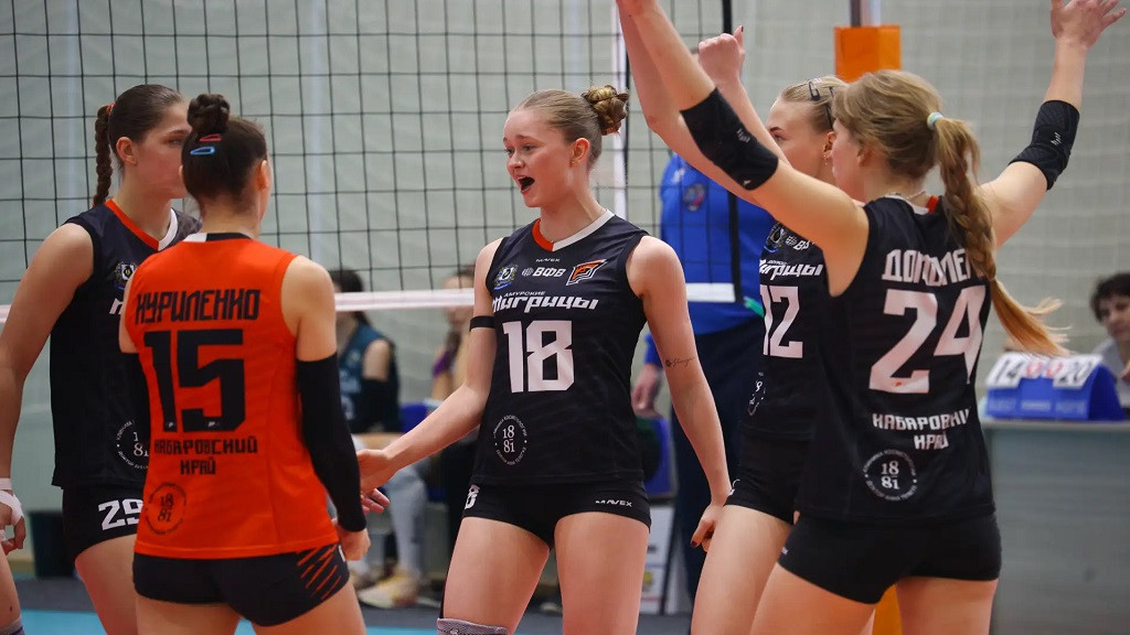 "Тигрицы" эмоционально празднуют победное очко фото