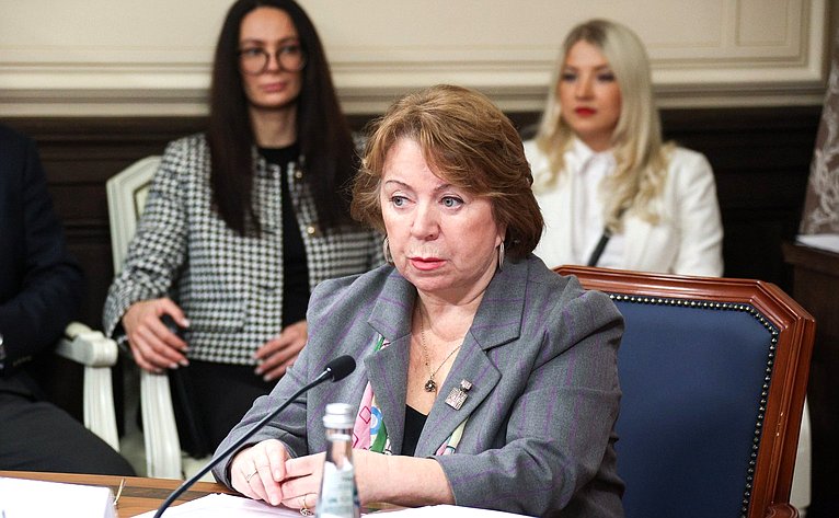 Круглый стол Комитета Совета Федерации по конституционному законодательству и государственному строительству «Роль Конституции в истории государств и народов»