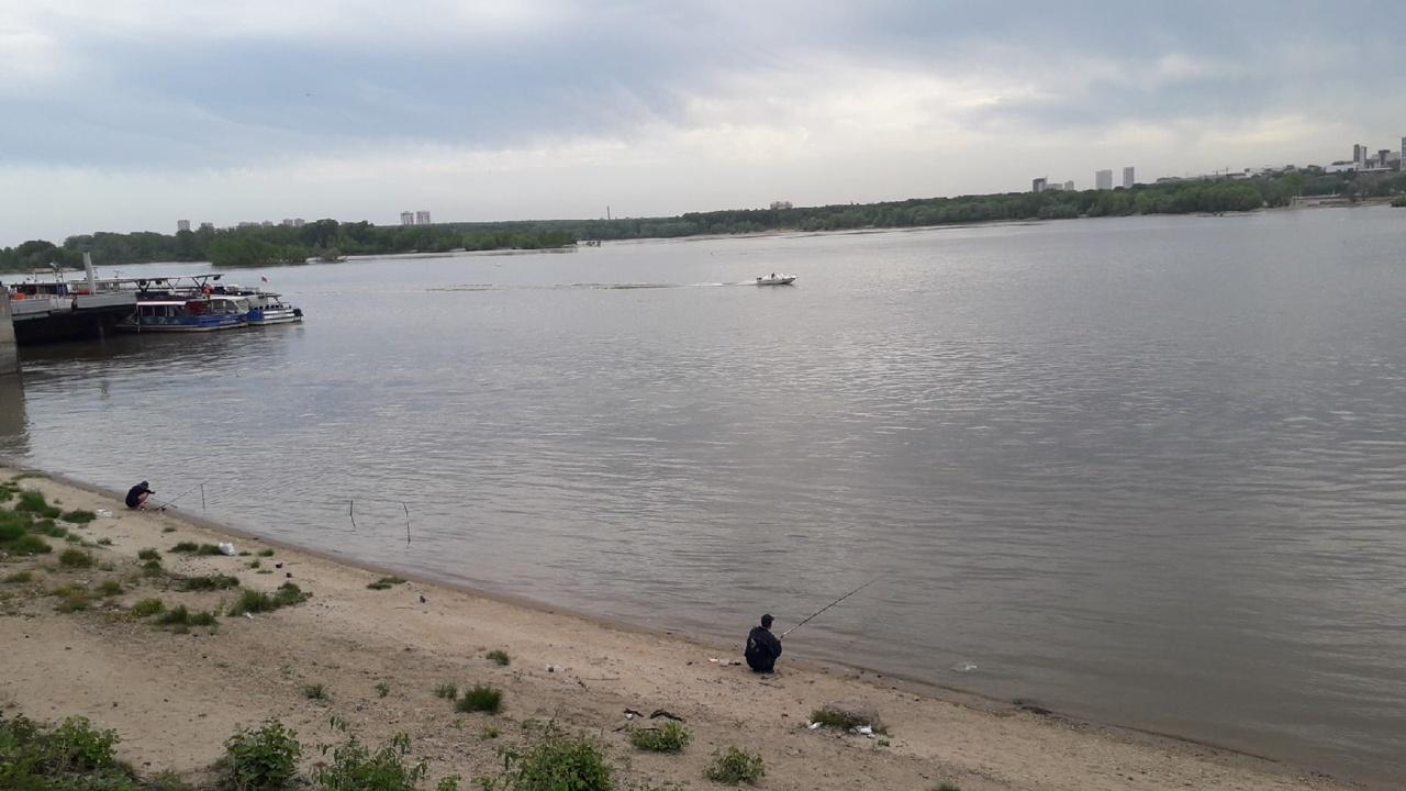 Какие города на берегу обь. Обское водохранилище Новосибирск. Центральный пляж Новосибирск. Обской причал. Дамба в Новосибирске на Обском водохранилище.