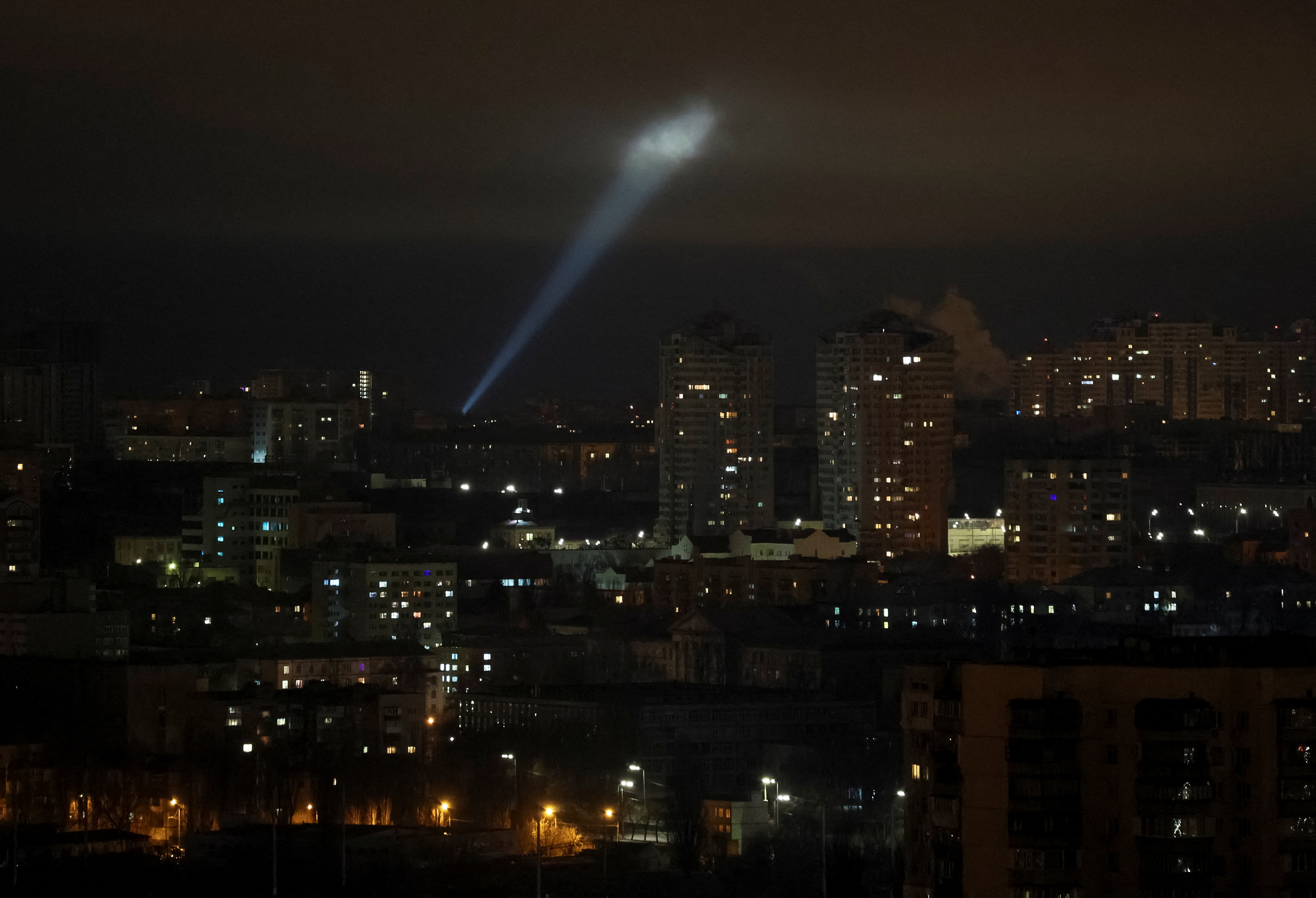 Что за воздушная тревога сегодня. НЛО В небе. Ночное небо в городе. Ночное небо Москвы. Объект в небе сегодня.