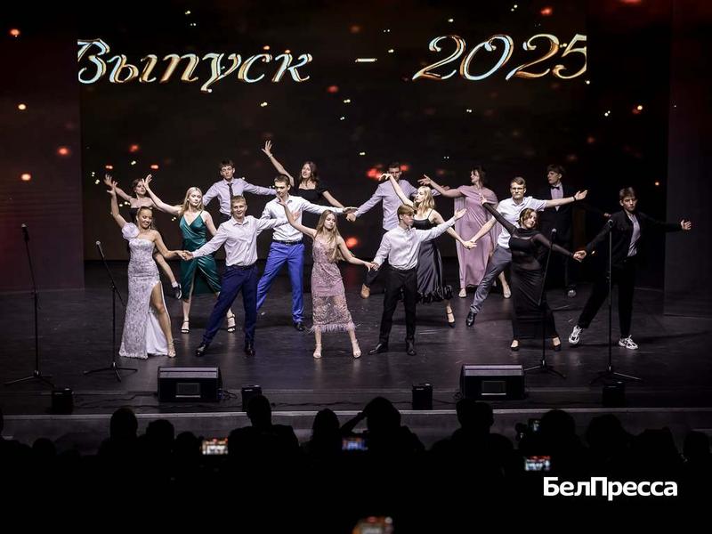 В Белгороде провели выпускные балы (фоторепортаж)