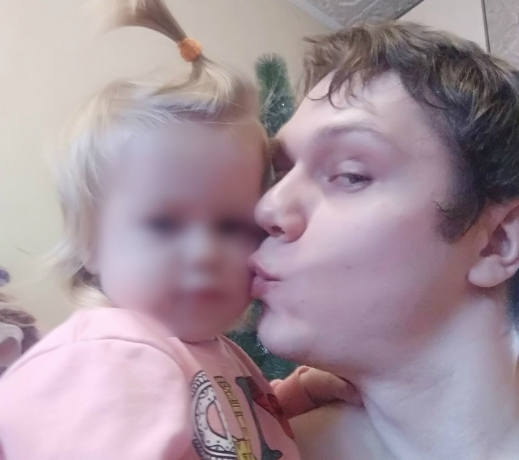 Этот последний снимок Виктора Антилова и его дочери Ульяны сделан за неделю до их гибели из-за взрыва