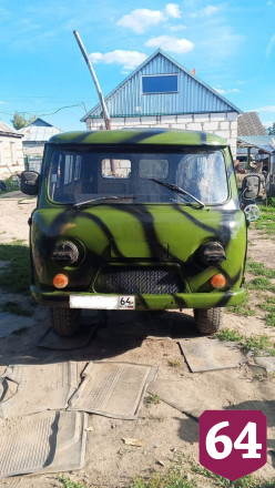 Саратовские волонтеры ремонтируют автомобили для фронта