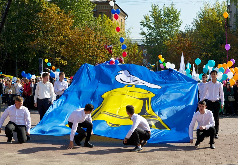 Погода реутова. Центральная площадь Реутов. День города Реутов. С днём города Реутова. Городской парк Реутов праздники.