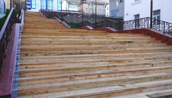 В Петропавловске-Камчатском лестницы готовят к зиме