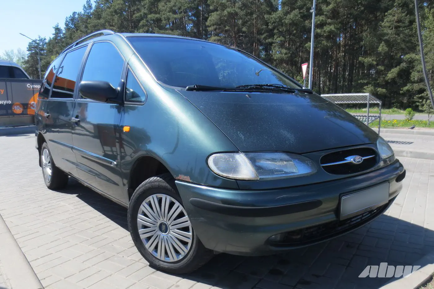 Ford_Galaxy_спереди_справа