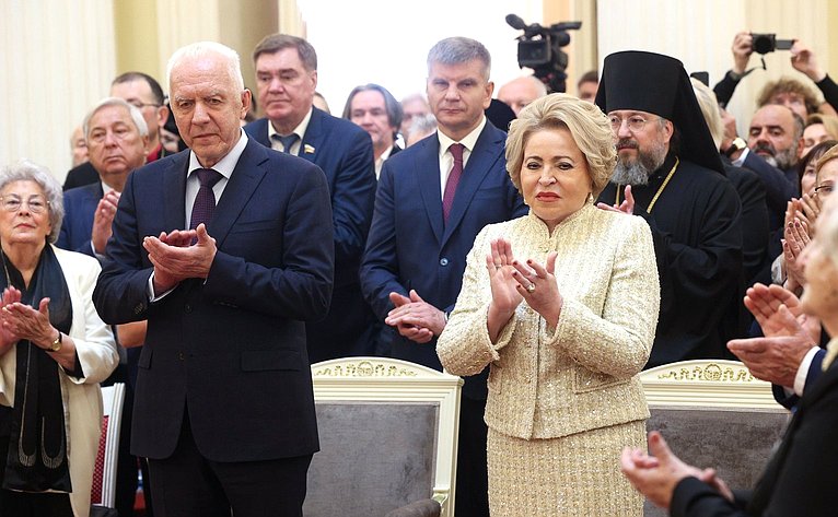 Валентина Матвиенко приняла участие в церемонии вручения знаков отличия «Почетный гражданин Санкт-Петербурга» в Мариинском дворце, посвященных Дню Санкт-Петербурга