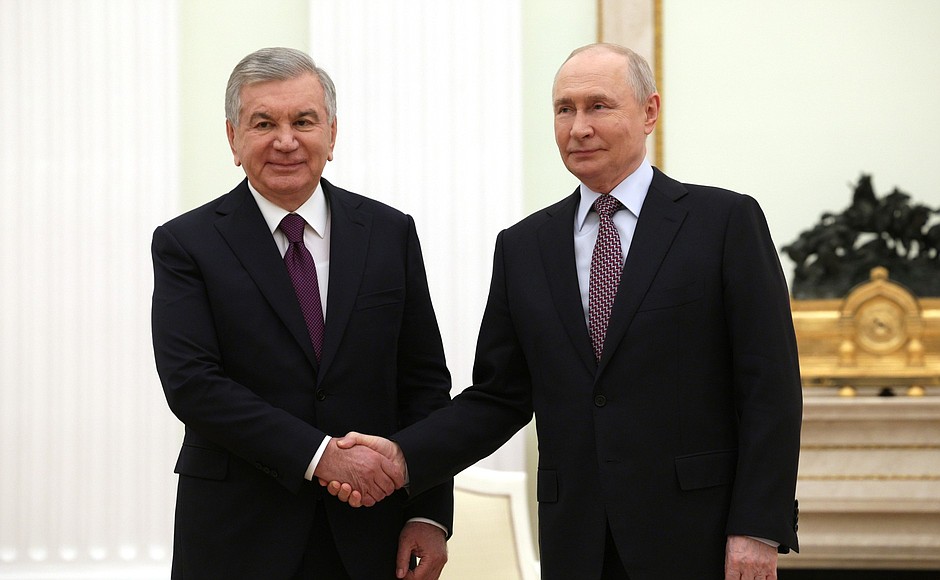 С Президентом Узбекистана Шавкатом Мирзиёевым.