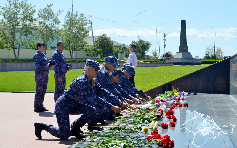Росгвардейцы в Крыму почтили память погибших защитников Отечества