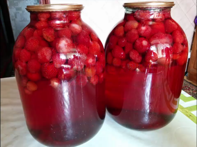 Клубничный компот из замороженной клубники: рецепты, в кастрюле, без сахара, польза