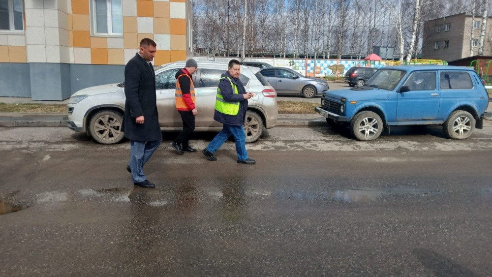 В Кирове обследуют дороги, сделанные пять лет назад