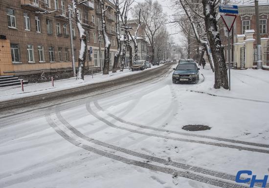 Продолжить снег. Сугробы в городе. Мокрый снег нижний новгород. Продолжить снег. Продолжить снег.