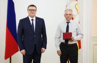 Алексей Текслер вручил государственные и региональные награды южноуральцам. Автор фото - Наиль Фаттахов 