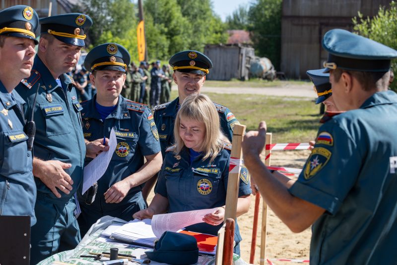 В День матери МЧС России рассказывает о сотрудницах ведомства - многодетных мамах