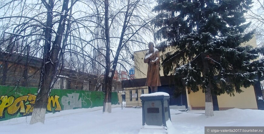 Памятник Святому Феодору Томскому