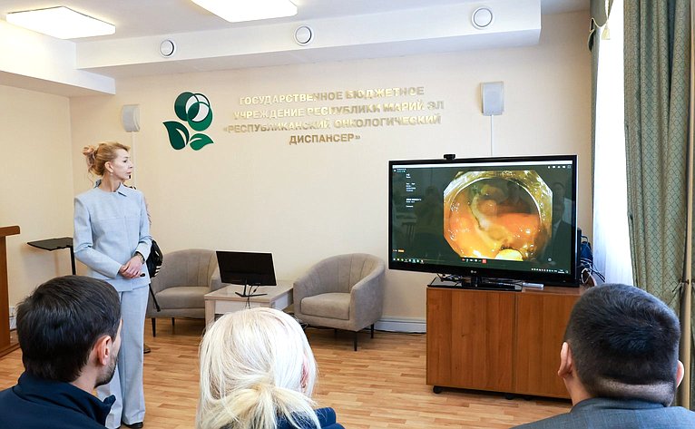 Сенаторы посетили Республиканский клинический онкодинспансер