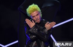 Свою первую песню на английском языке певец написал в 12 лет