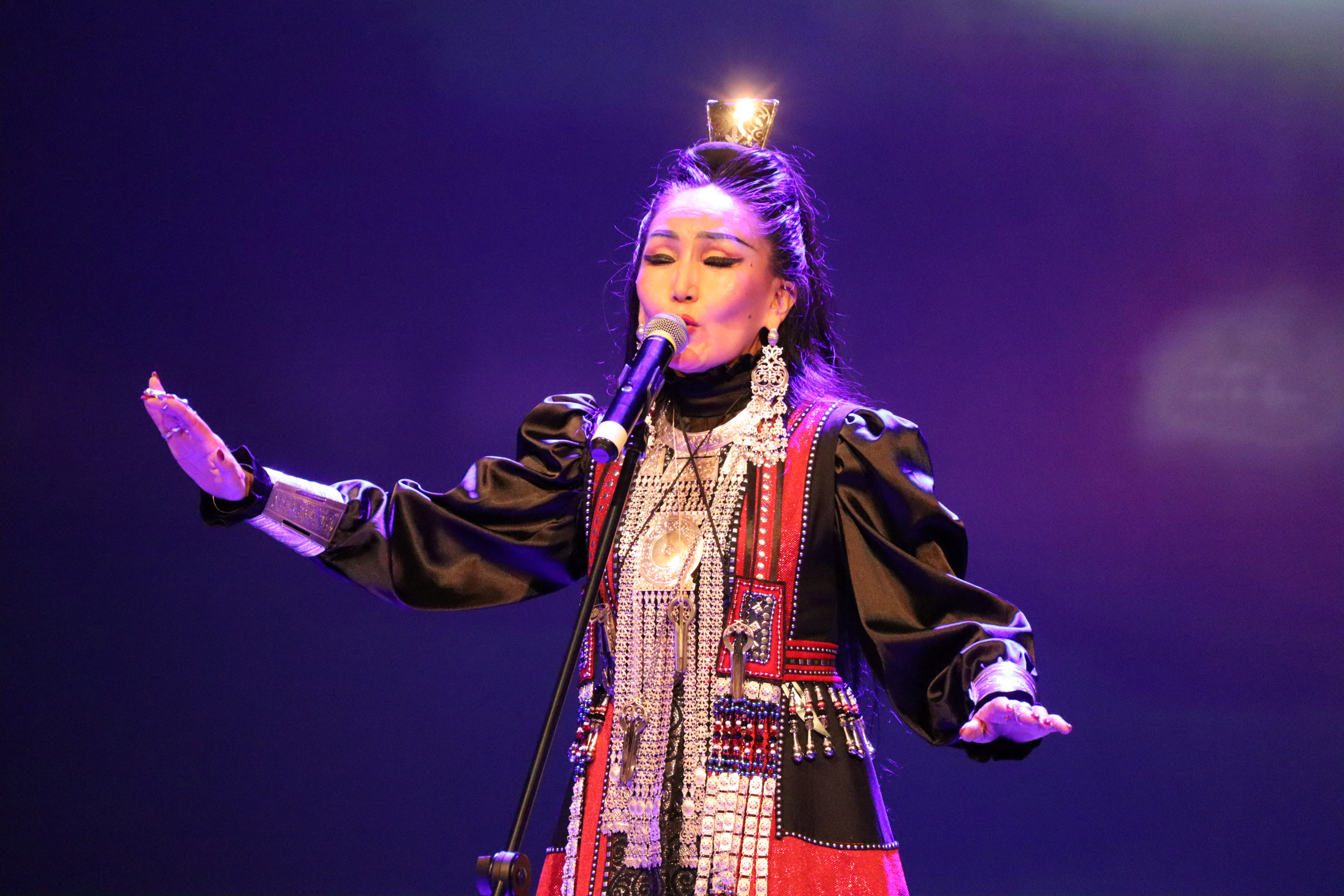 Саха академический театр имени п. Дьүрүйээнэ. Огдооччуйа биография. Самый большой ансамбль хомусистов. Якутские концерты.